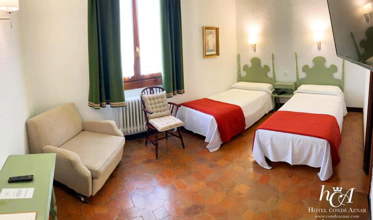 Conde Aznar Hotell Jaca Exteriör bild
