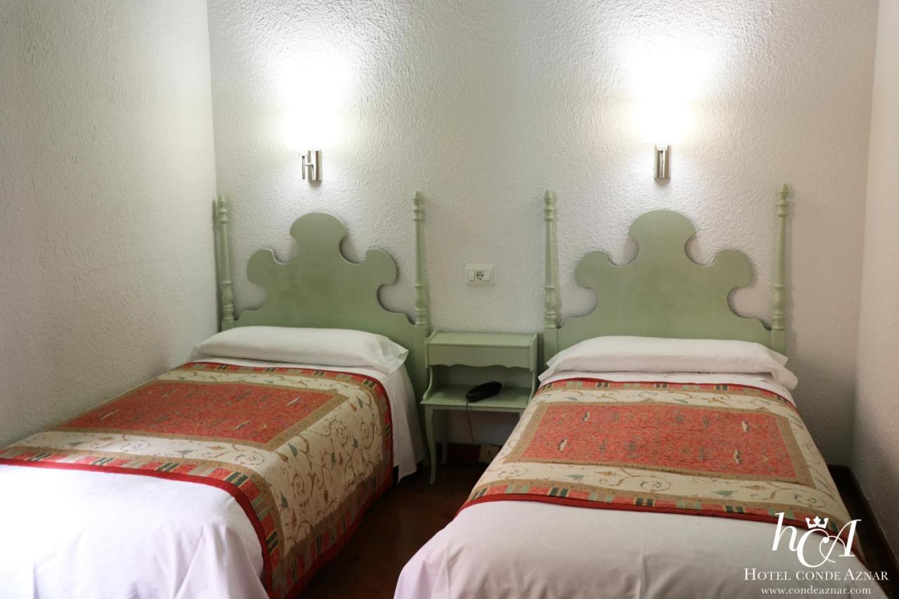 Conde Aznar Hotell Jaca Exteriör bild