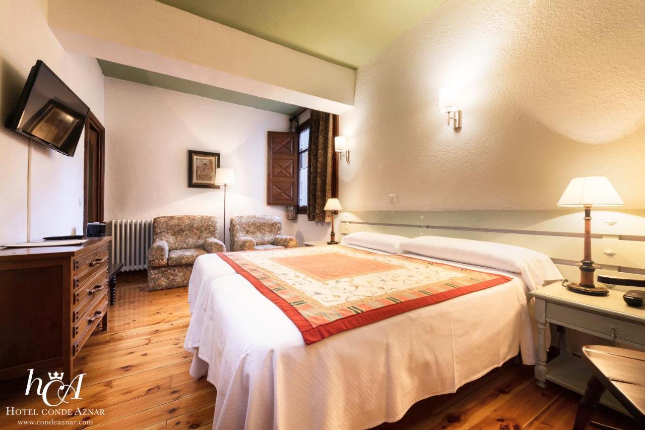 Conde Aznar Hotell Jaca Exteriör bild