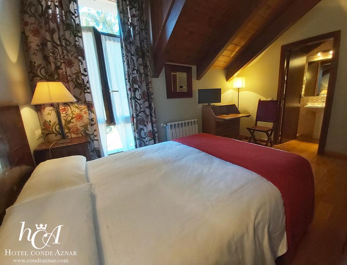 Conde Aznar Hotell Jaca Exteriör bild