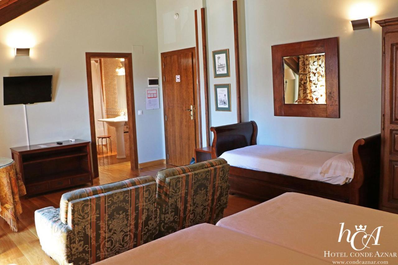 Conde Aznar Hotell Jaca Exteriör bild