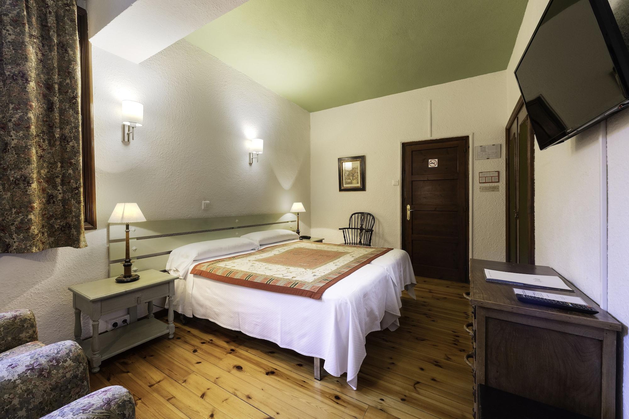 Conde Aznar Hotell Jaca Exteriör bild