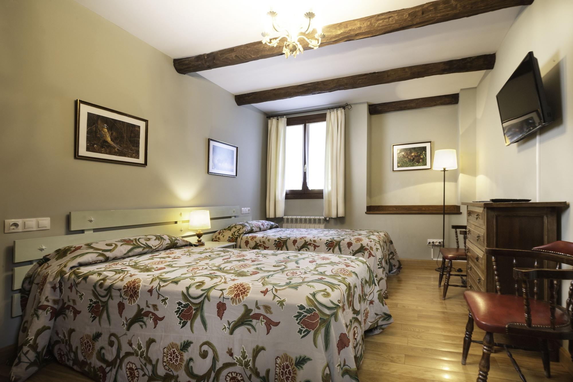 Conde Aznar Hotell Jaca Exteriör bild