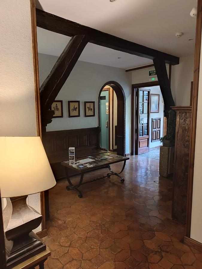 Conde Aznar Hotell Jaca Exteriör bild